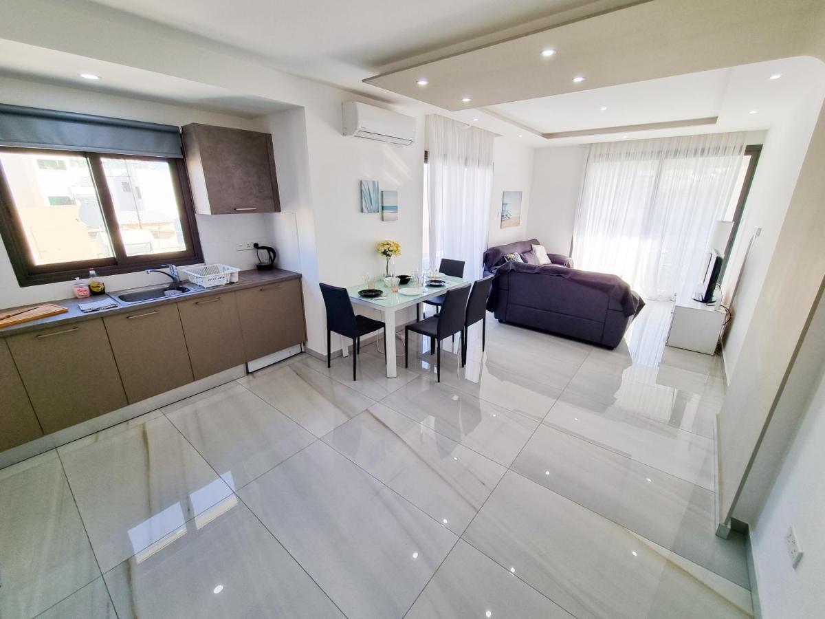 Sea La Vie Seaview Apartment Lárnaka Kültér fotó